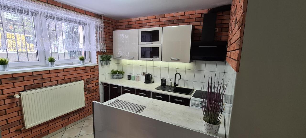 Quiet Basement Apartment بوزنان المظهر الخارجي الصورة